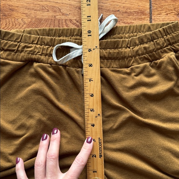 Vuori Performance Jogger Pants Women’s Sz XS Mustard Gold Size XS DreamKnit - Picture 9 of 10
